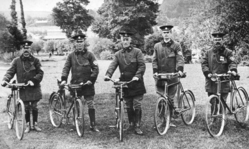 1914 Patrols with their bicycles